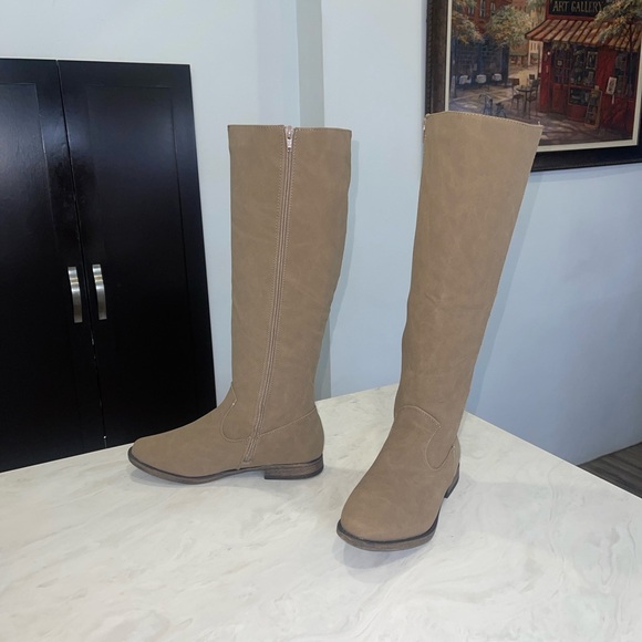 New!! ✨ “BAMBOO” Women's Knee High Tan Suede Boots w/ Faux Fur - Picture 4 of 6